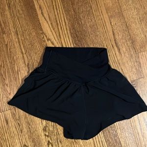 OFFLINE By Aerie Real Me Crossover Flowy Short. Black